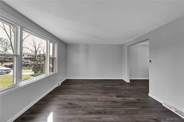 345 Colonial Drive, Grand Island, NY 14072