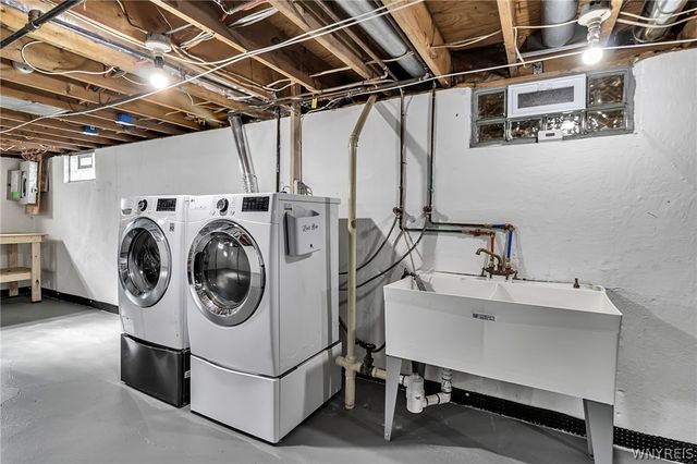 345 Colonial Drive, Grand Island, NY 14072