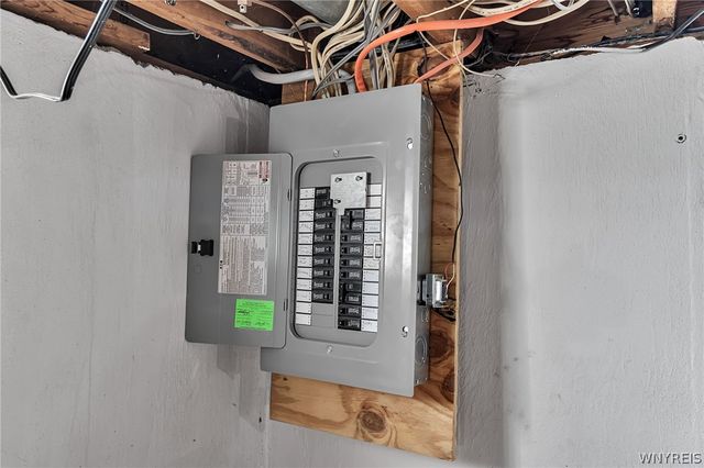 345 Colonial Drive, Grand Island, NY 14072