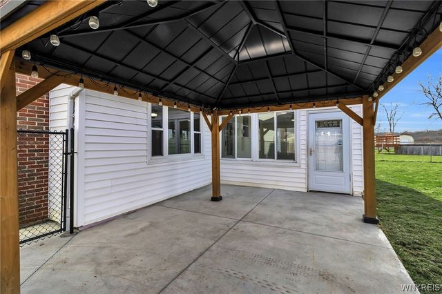 345 Colonial Drive, Grand Island, NY 14072