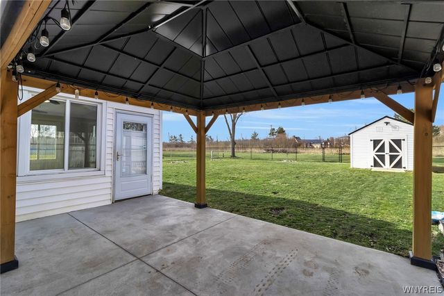 345 Colonial Drive, Grand Island, NY 14072