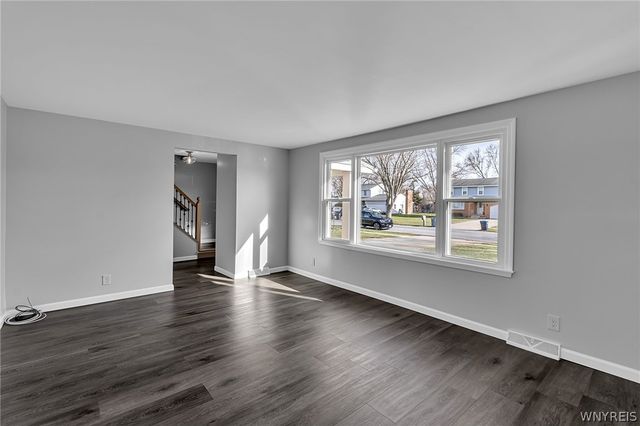 345 Colonial Drive, Grand Island, NY 14072