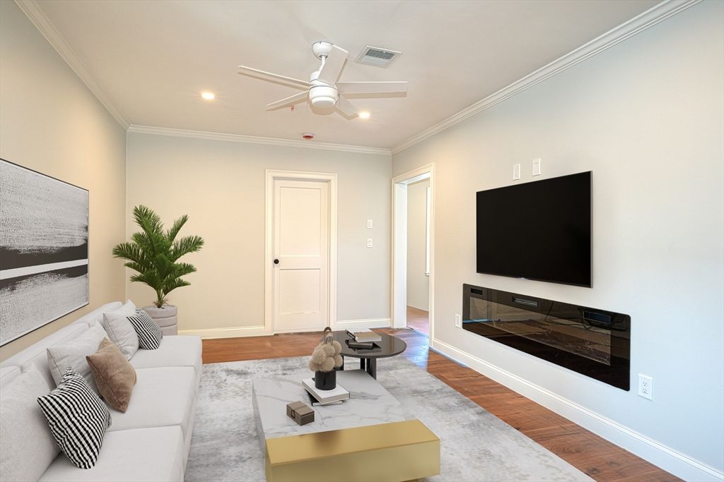 369 Grant 2, Framingham, MA 01702