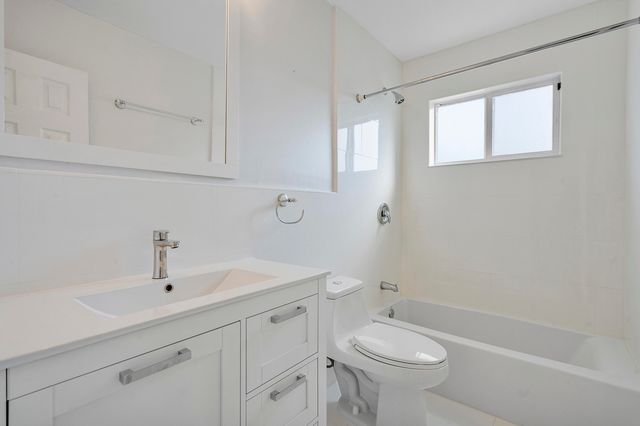 2475 NE 214th Street, Aventura, FL 33180