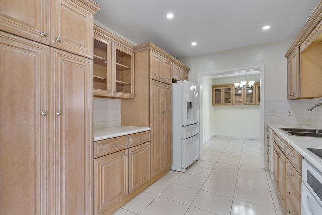 2475 NE 214th Street, Aventura, FL 33180