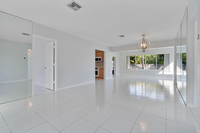 2475 NE 214th Street, Aventura, FL 33180