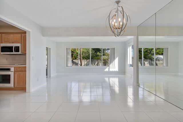 2475 NE 214th Street, Aventura, FL 33180