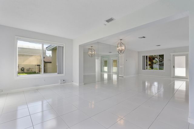 2475 NE 214th Street, Aventura, FL 33180