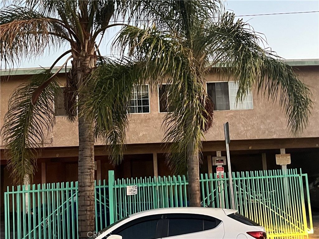 1038 W. 104th Street, Los Angeles, CA 90044