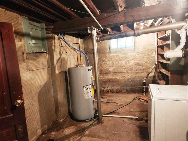 2873 Packard Street, Ann Arbor, MI 48108