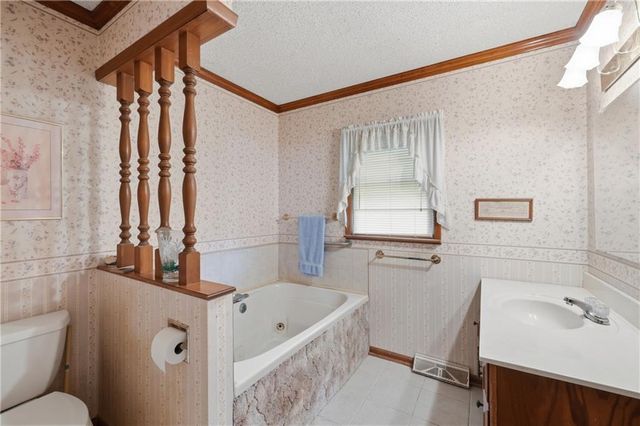 2419 S Ellison Way, Independence, MO 64055