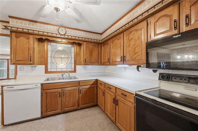 2419 S Ellison Way, Independence, MO 64055