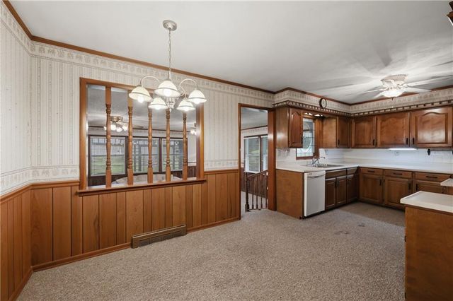 2419 S Ellison Way, Independence, MO 64055