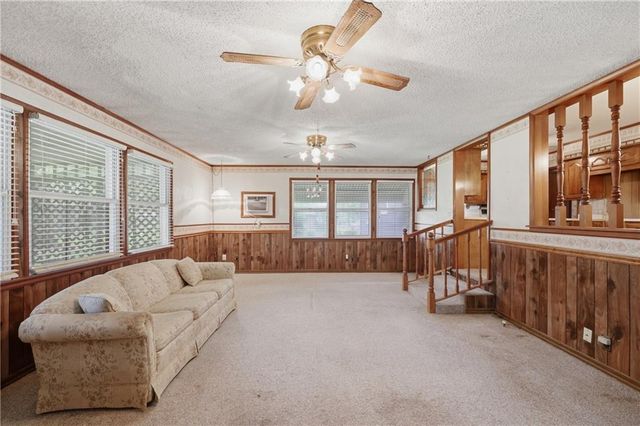 2419 S Ellison Way, Independence, MO 64055