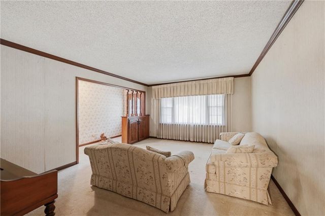 2419 S Ellison Way, Independence, MO 64055