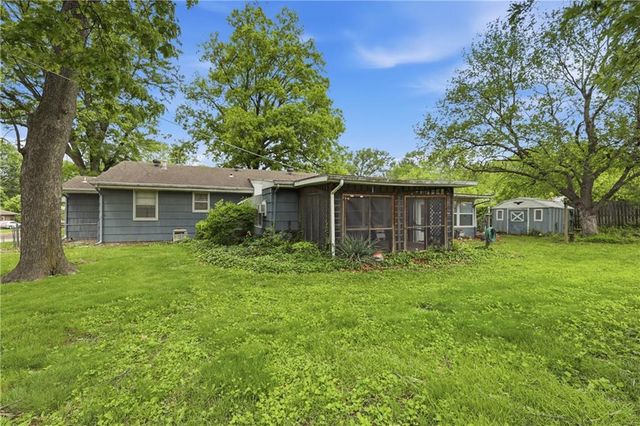 2419 S Ellison Way, Independence, MO 64055