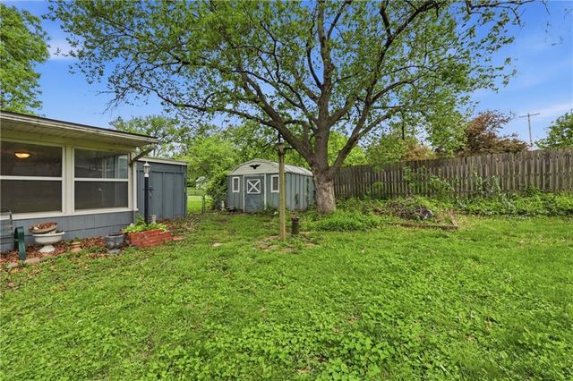 2419 S Ellison Way, Independence, MO 64055