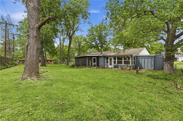 2419 S Ellison Way, Independence, MO 64055