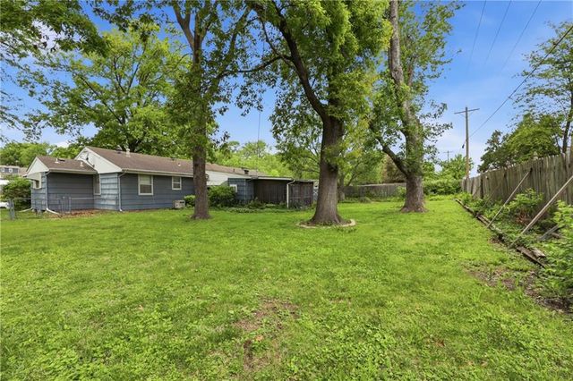 2419 S Ellison Way, Independence, MO 64055