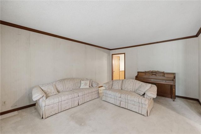 2419 S Ellison Way, Independence, MO 64055