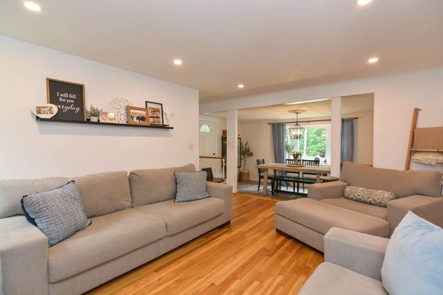 399 Shawsheen Ave, Wilmington, MA 01887