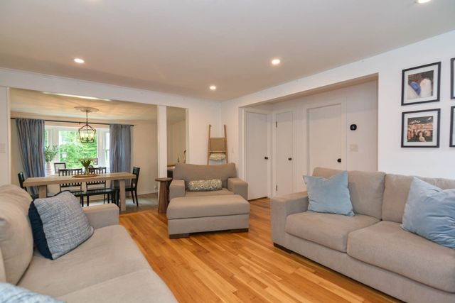399 Shawsheen Ave, Wilmington, MA 01887