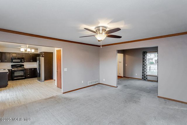 7109 S Springfield Hills Drive, Holland, OH 43528