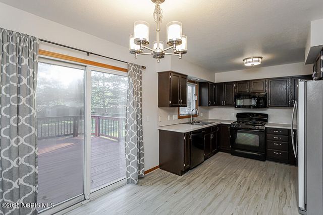 7109 S Springfield Hills Drive, Holland, OH 43528