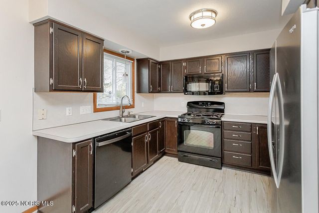 7109 S Springfield Hills Drive, Holland, OH 43528