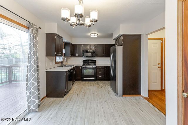 7109 S Springfield Hills Drive, Holland, OH 43528