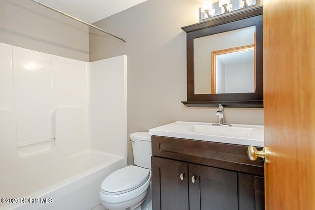 7109 S Springfield Hills Drive, Holland, OH 43528