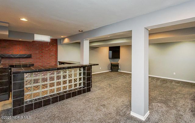 7109 S Springfield Hills Drive, Holland, OH 43528