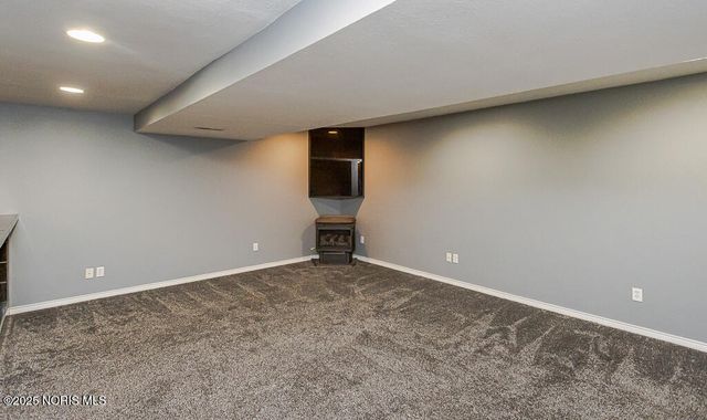 7109 S Springfield Hills Drive, Holland, OH 43528