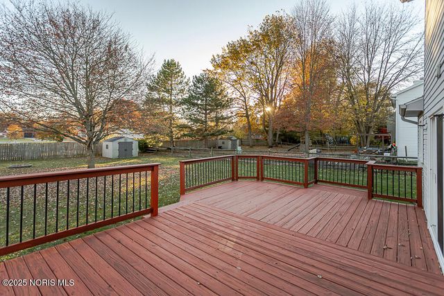 7109 S Springfield Hills Drive, Holland, OH 43528