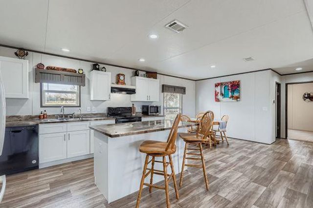 130 Zafiro LN, Del Valle, TX 78617