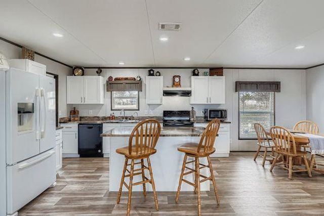 130 Zafiro LN, Del Valle, TX 78617