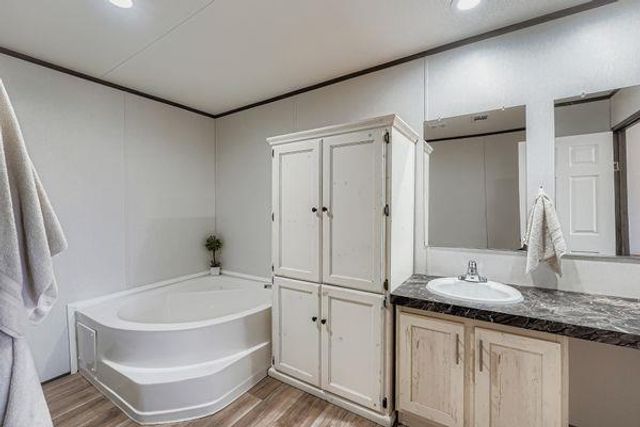 130 Zafiro LN, Del Valle, TX 78617