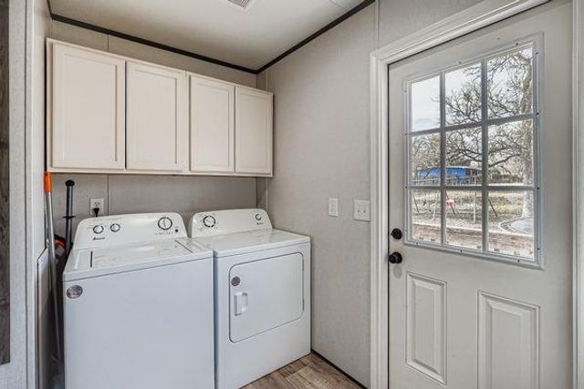 130 Zafiro LN, Del Valle, TX 78617