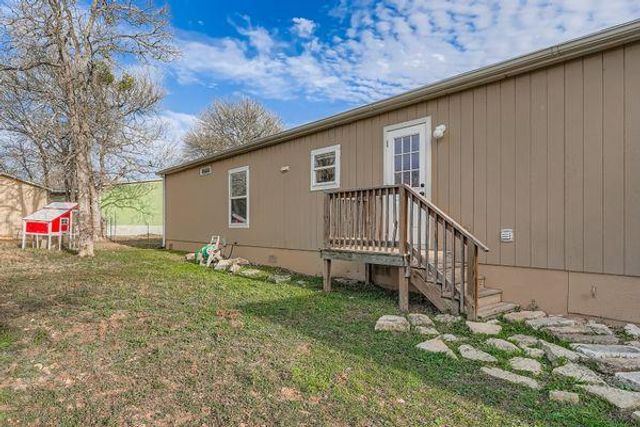 130 Zafiro LN, Del Valle, TX 78617