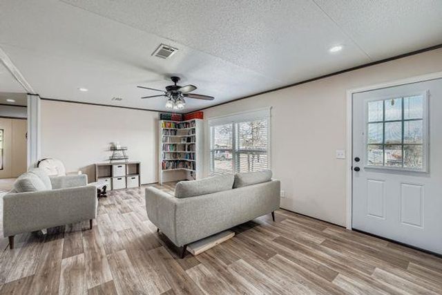 130 Zafiro LN, Del Valle, TX 78617