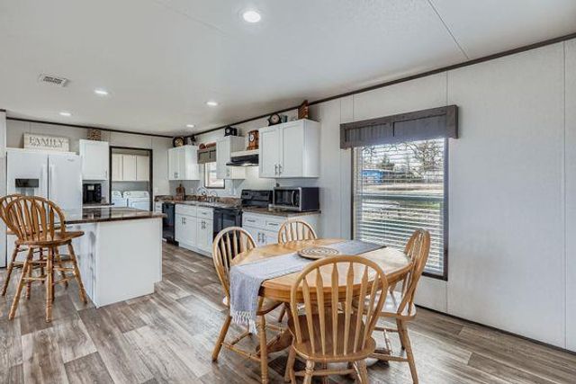 130 Zafiro LN, Del Valle, TX 78617