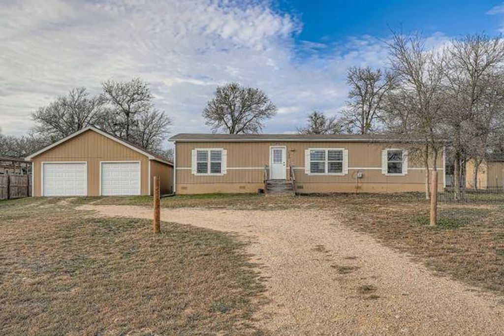 130 Zafiro LN, Del Valle, TX 78617