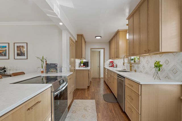 153 N Parkwood Ln, Wichita, KS 67208