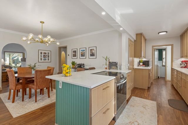 153 N Parkwood Ln, Wichita, KS 67208