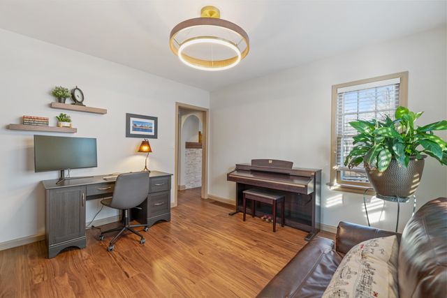 153 N Parkwood Ln, Wichita, KS 67208