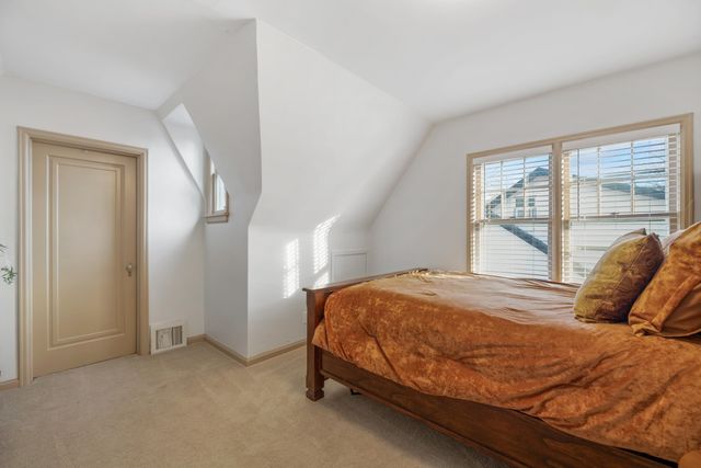 153 N Parkwood Ln, Wichita, KS 67208