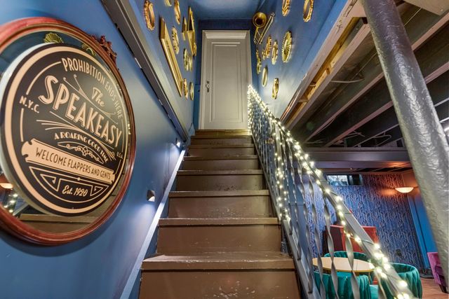 153 N Parkwood Ln, Wichita, KS 67208