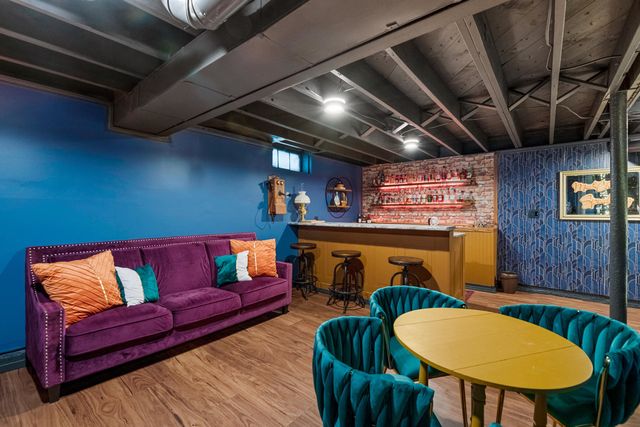 153 N Parkwood Ln, Wichita, KS 67208