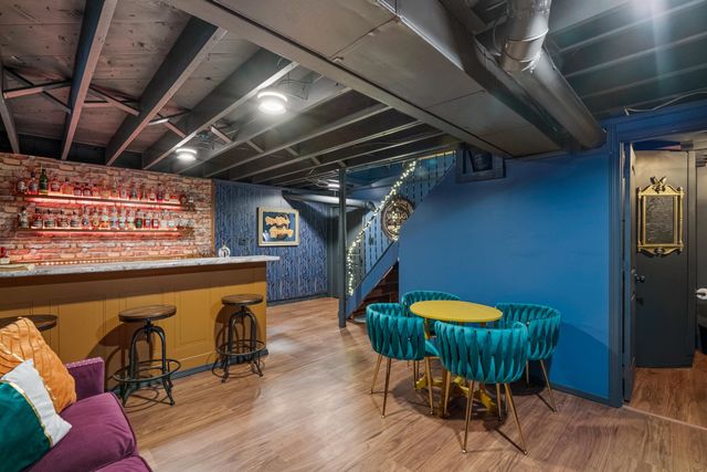 153 N Parkwood Ln, Wichita, KS 67208