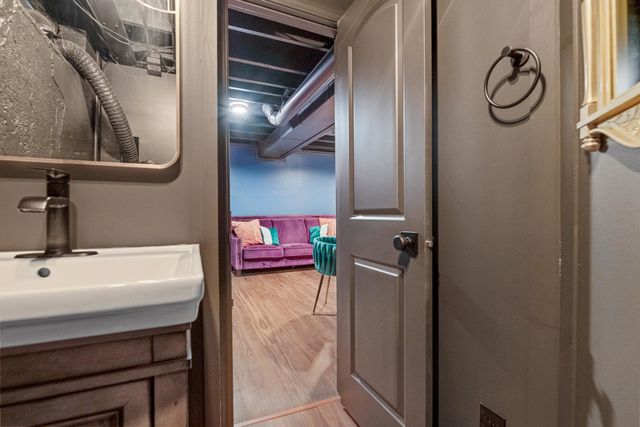 153 N Parkwood Ln, Wichita, KS 67208